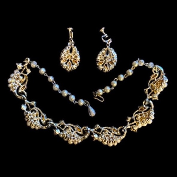 1940-1960s (Circa) STAR Signed Matching Jewelry Set - Necklace & Earrings. - Picture 11 of 14